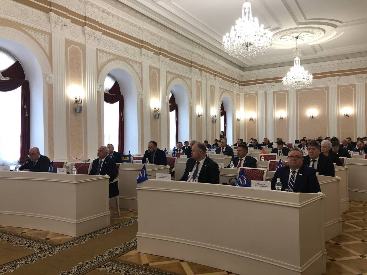 Первая сессия парламента с Олегом Мельниченко: школа Мясникова и мост Капашина