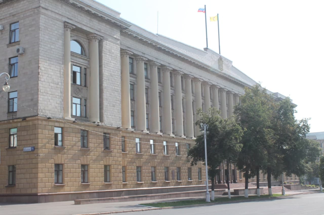 Кто раздаёт советы Олегу Мельниченко?