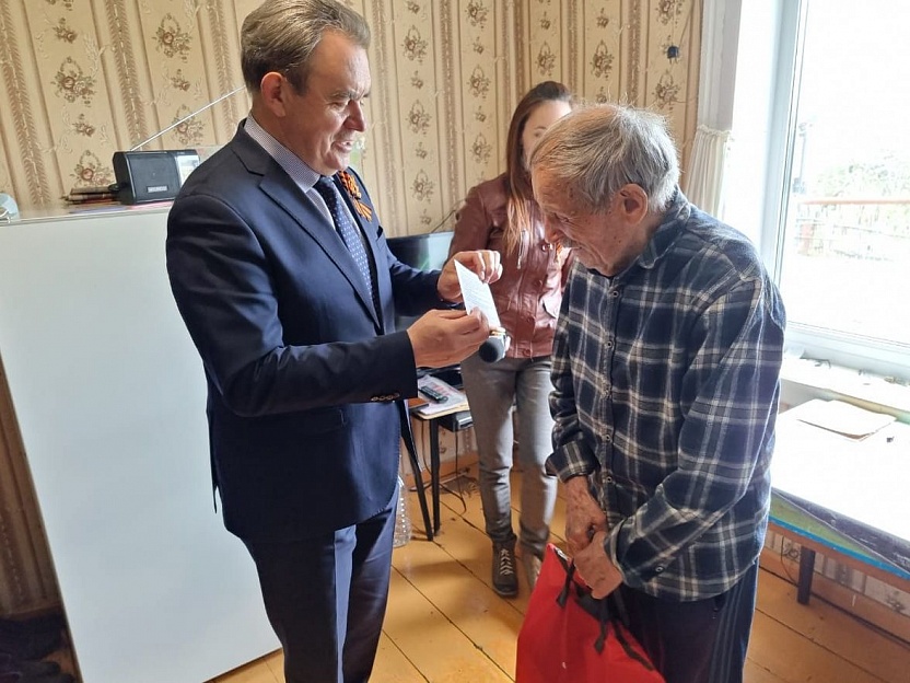 Валерий Лидин поздравил ветеранов с наступающим Днем Победы