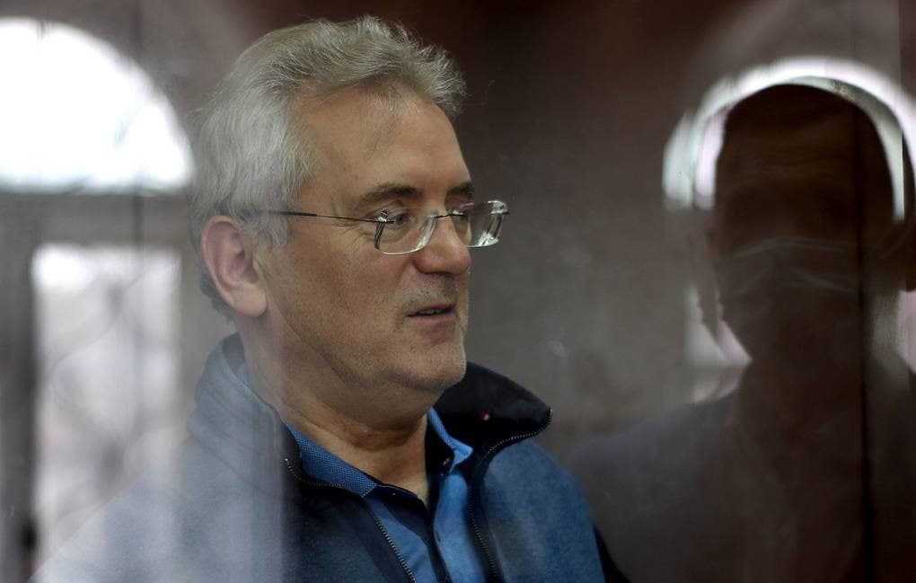 К Ивану Белозерцеву в камеру подсадили сотрудников спецслужб — источник