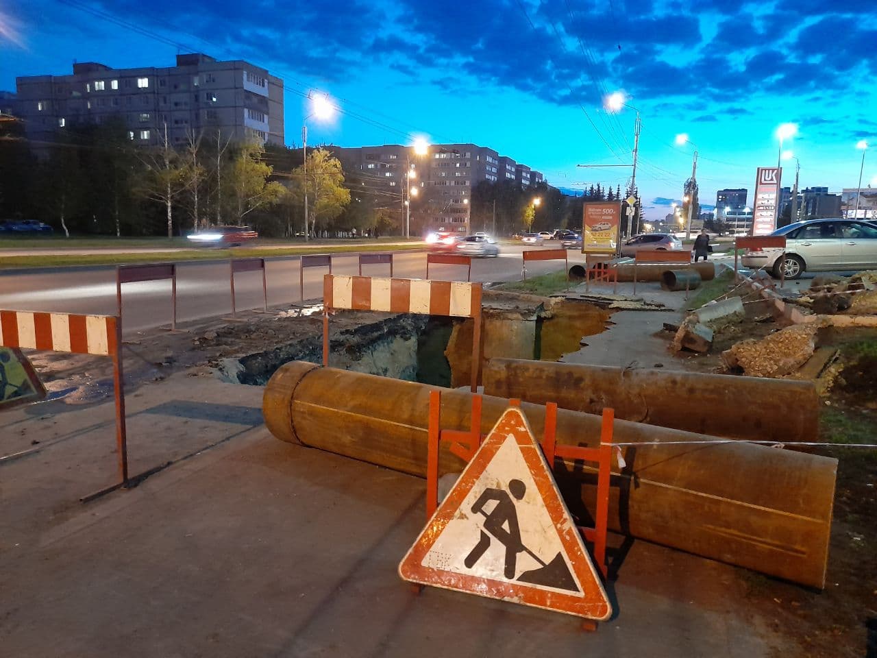 Кроме шуток. С провалами асфальта на проспекте Строителей у «Олимпа» разберутся кардинально