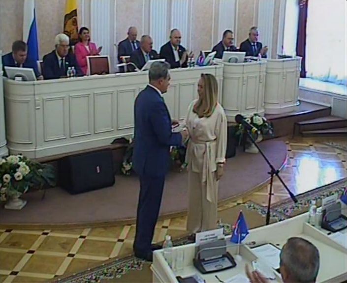 Наталью Назарову официально представили в качестве нового депутата в региональном парламенте