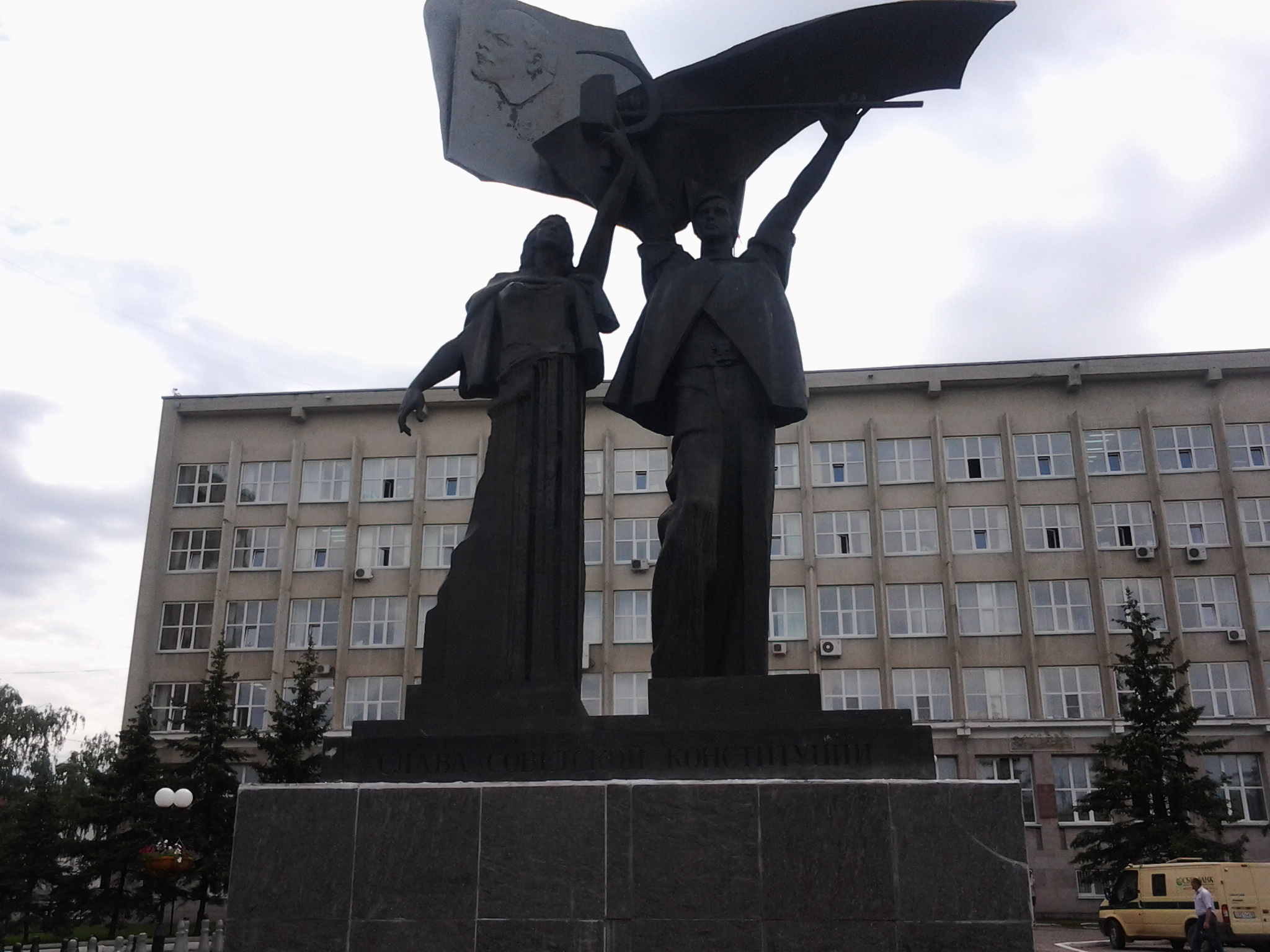 Имею связи в мэрии