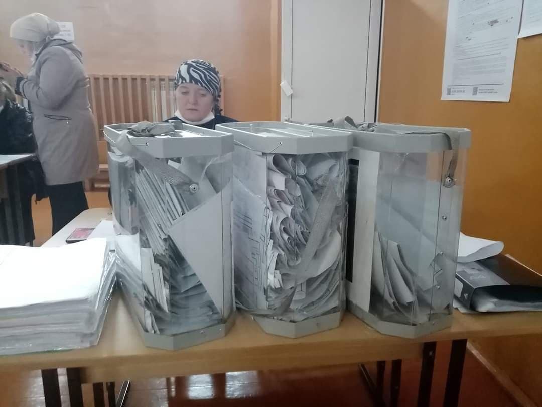 Пенсионеры делают выбор за молодых