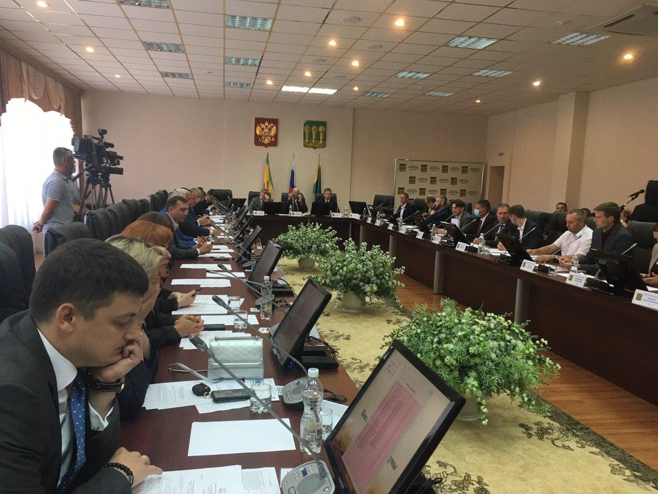 Досрочное прекращение полномочий мэра рассмотрят на постоянной комиссии в Думе