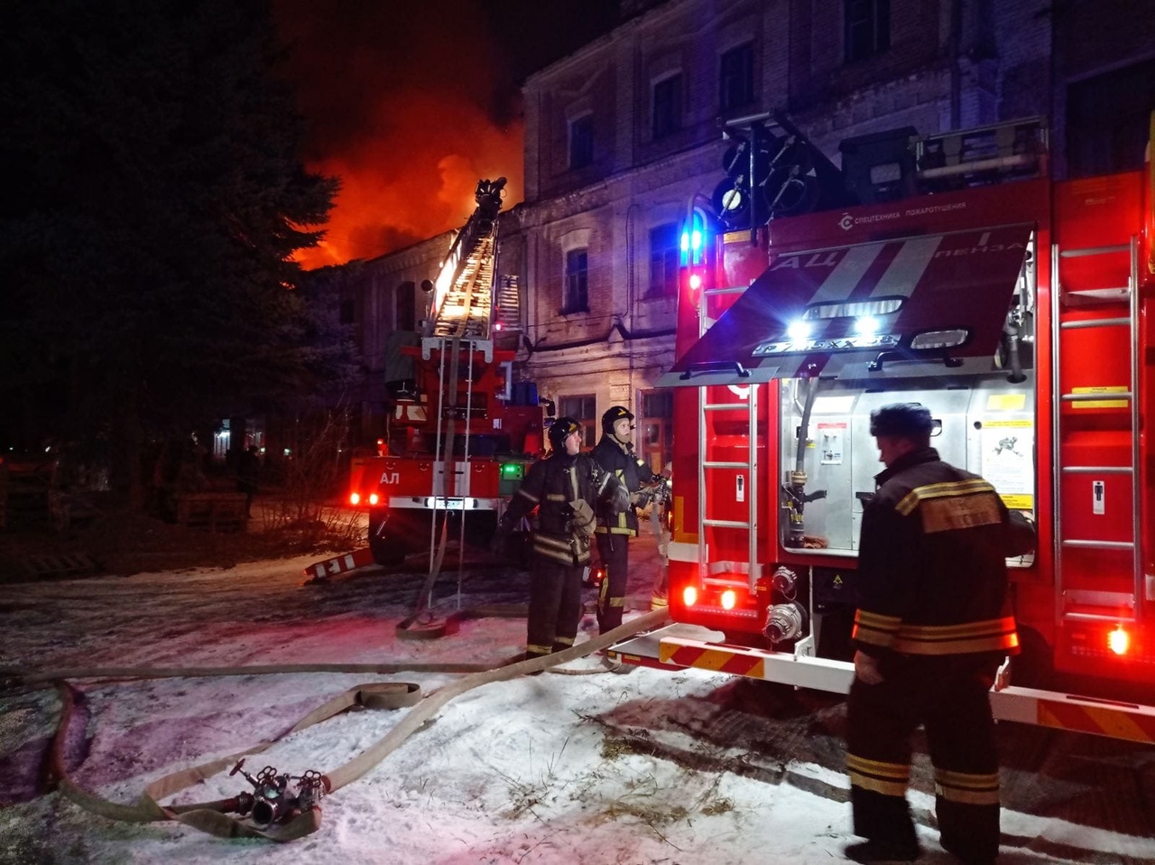 Спасатели ликвидировали пожар на ул. Свердлова в Пензе
