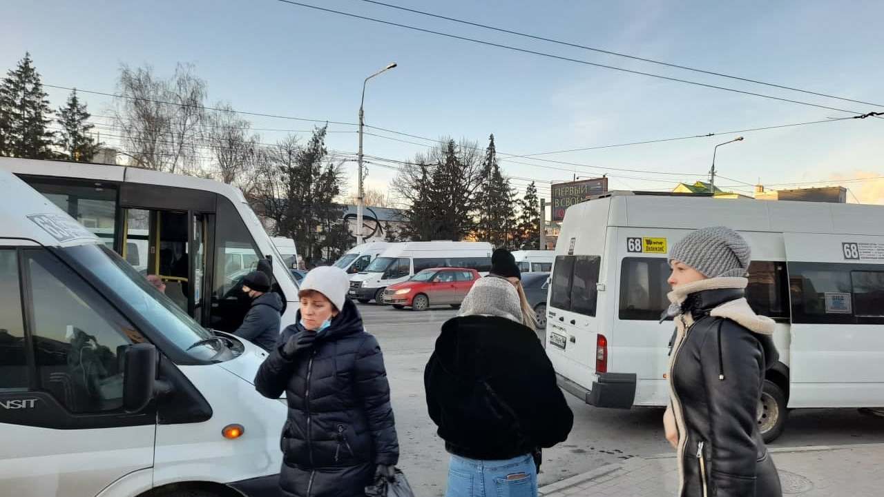 В ситуации с высадкой малолетней девочки из микроавтобуса в Кузнецке разбирается Следственный комитет