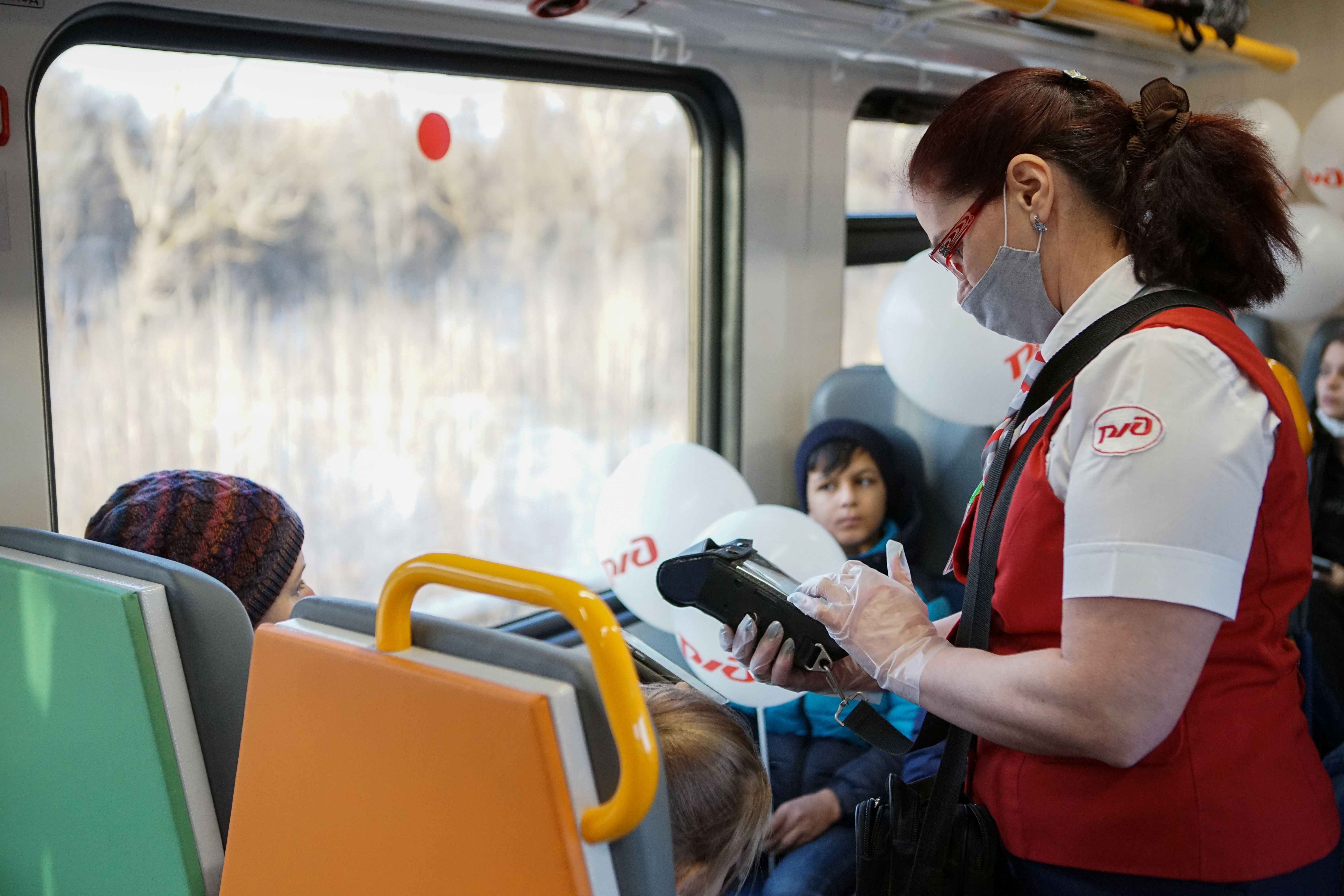 Федеральные льготники могут оформлять электронные билеты на пригородные поезда в мобильном приложении «РЖД Пассажирам»