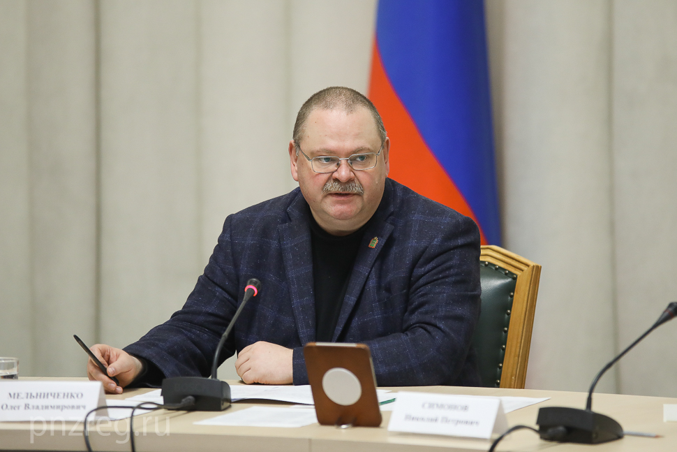 Олег Мельниченко поручил оперативно реагировать на сообщения о завышенных ценах