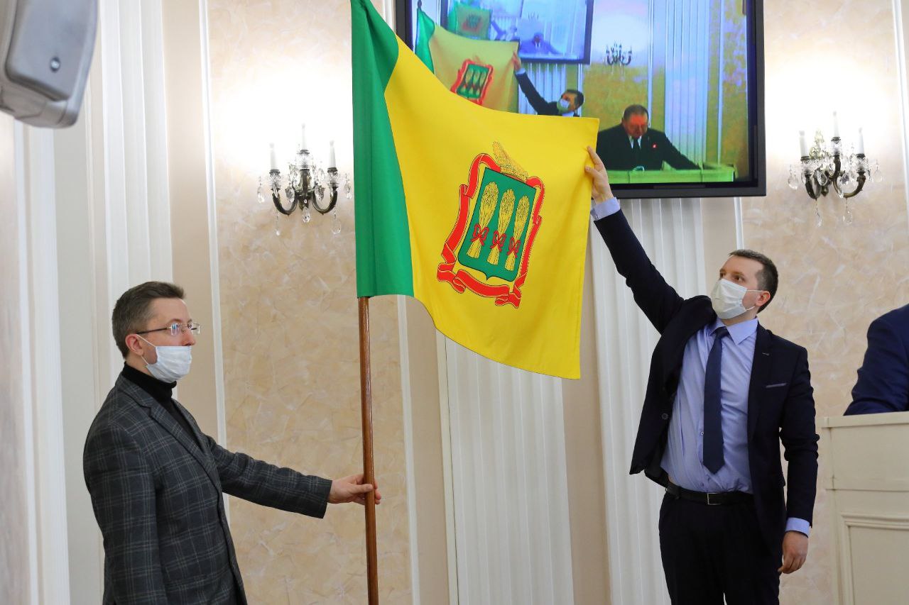 Заречный закупает новые флаги Пензенской области на 28 тысяч рублей