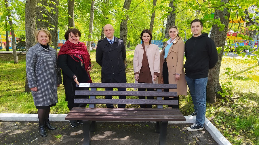 В Пензенском Центральном парке культуры и отдыха по инициативе Сбера установлена скамья из переработанного пластика