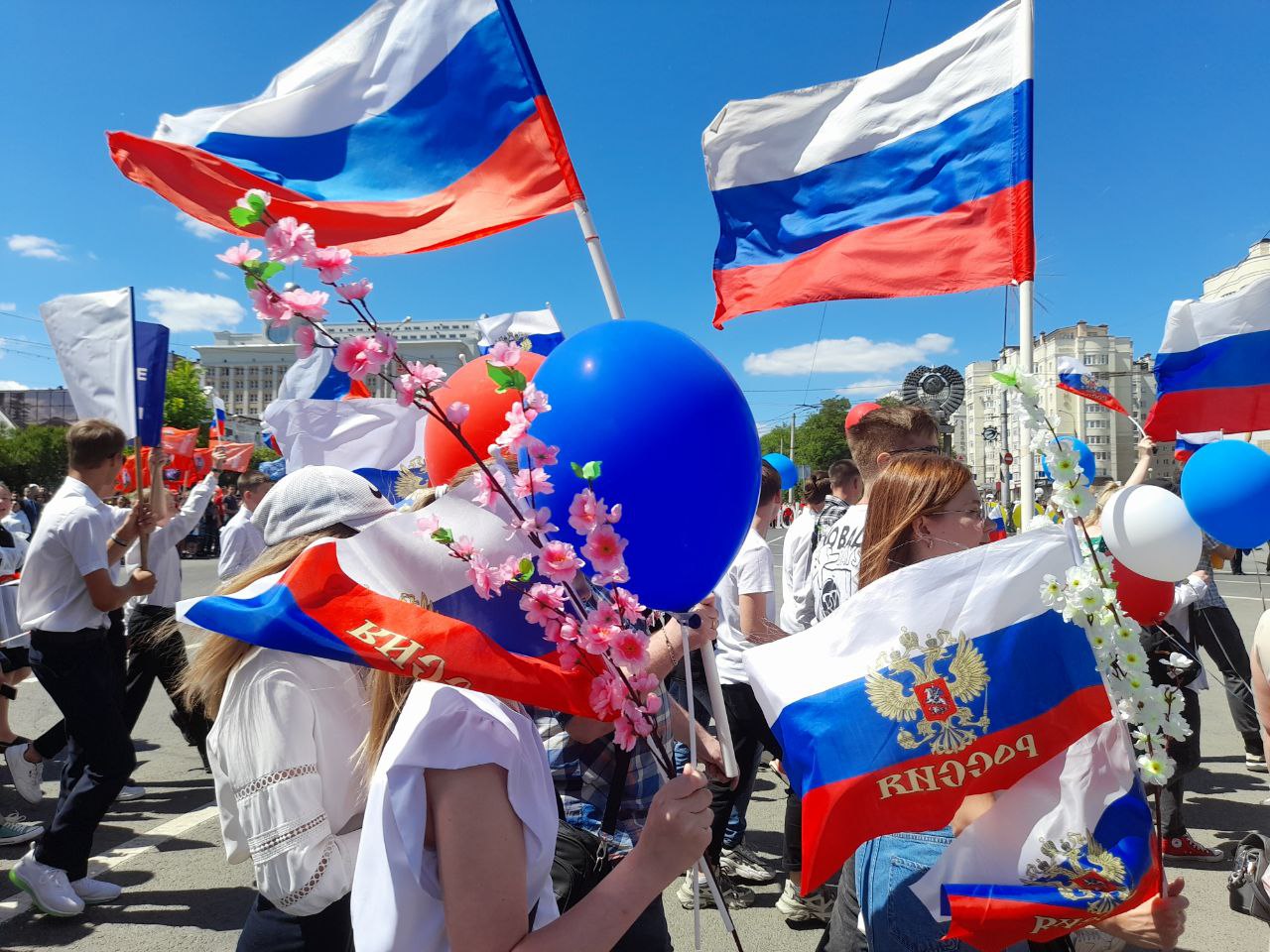 В Пензе прошли первые торжественные мероприятия ко Дню города и Дню России. Фоторепортаж