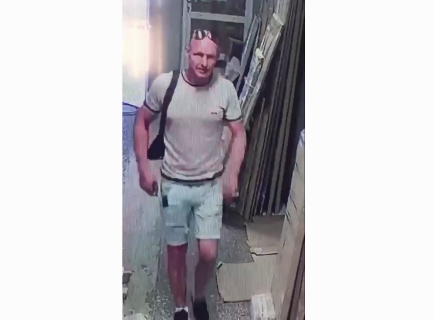 В Пензе сотрудники полиции ищут мужчину, которому приглянулся чужой портфель с деньгами