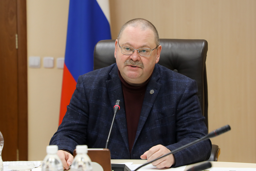 Олег Мельниченко поручил обеспечить контроль за вводом в эксплуатацию спортивных объектов