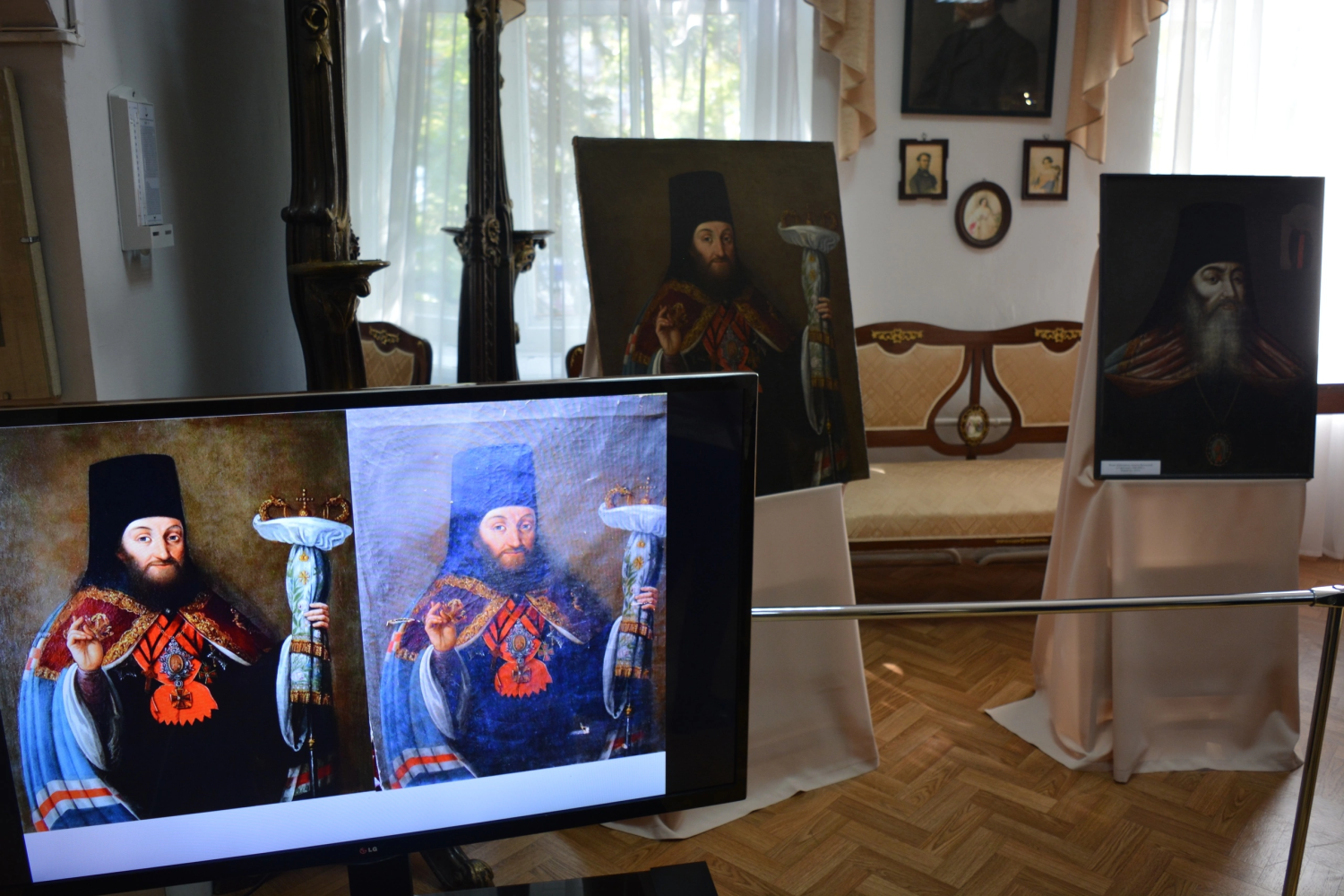 В Краеведческом музее открылась выставка работ, отреставрированных в Петербурге
