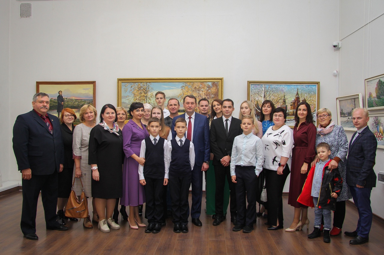 В картинной галерее открылась выставка памяти Федора Воробьева