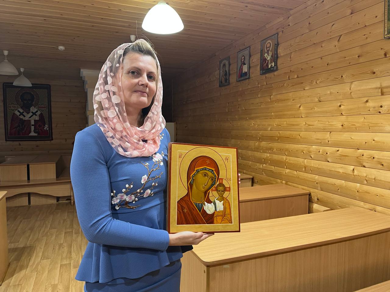 Прихожанка храма Николая Чудотворца написала свою первую икону в канун Рождества Пресвятой Богородицы