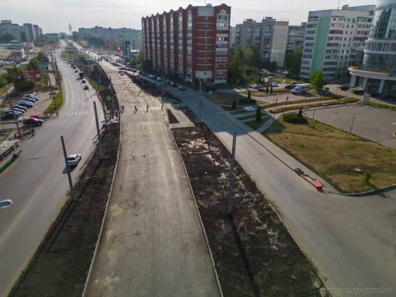 На проспекте Строителей обустроили дополнительные тротуары