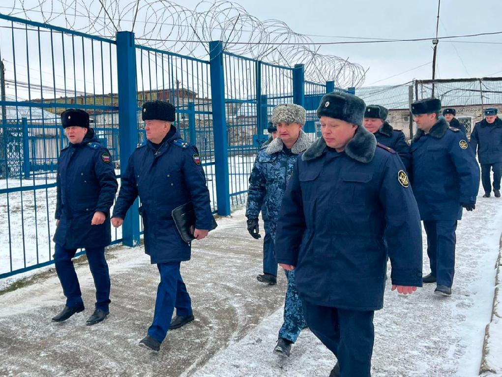 Зампрокурора Пензенской области Олег Световой проверил условия содержания задержанных в колонии