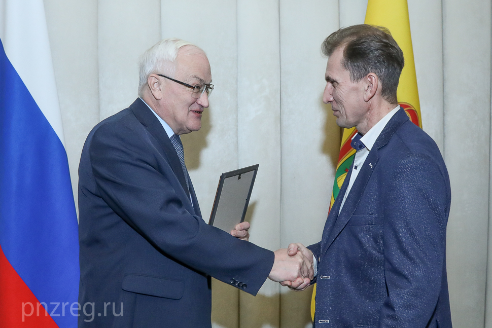 Николай Симонов вручил награды представителям энергетического комплекса