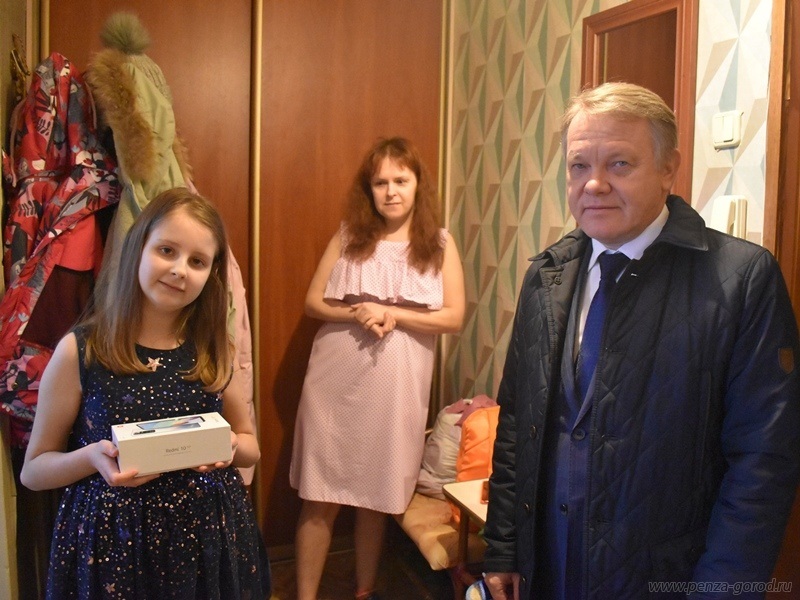 Мэр  Александр Басенко исполнил мечту маленькой девочки