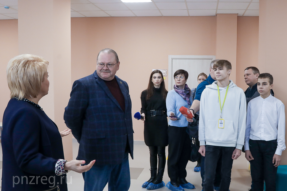 Олег Мельниченко оценил новую школу в Чемодановке