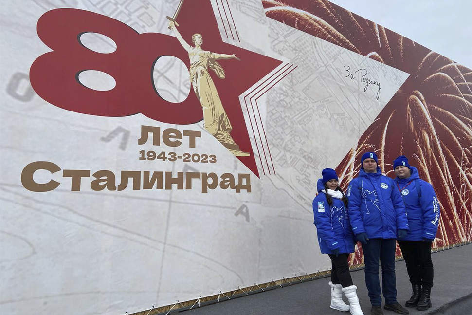 Пензенские волонтеры участвовали в праздничном параде в Волгограде