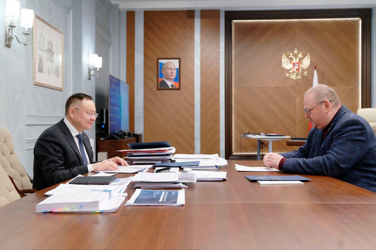 Олег Мельниченко обсудил модернизацию коммунальной инфраструктуры региона с Иреком Файзуллиным