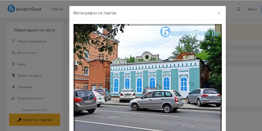 Здание с баннером на улице Володарского выставлено на продажу