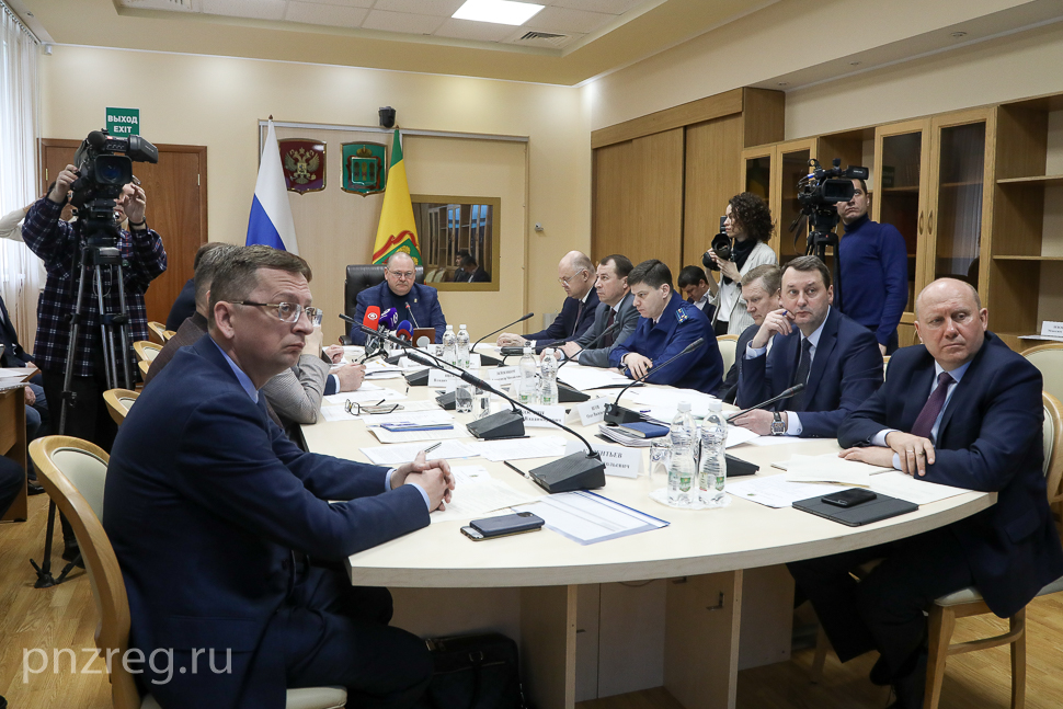 Олег Мельниченко поручил распространить меры поддержки на контрактников, участвующих в СВО