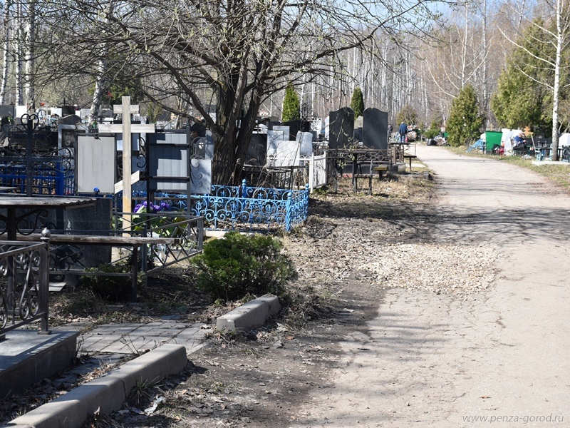 Временно сняты ограничения по въезду на Восточное и Ново-Западное кладбища