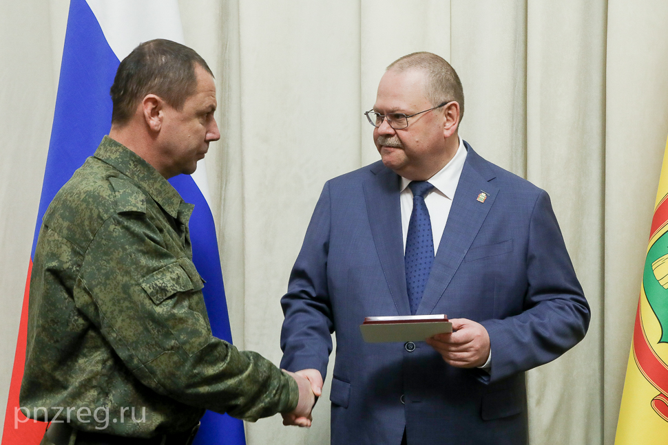 Олег Мельниченко наградил бойцов добровольческого отряда «Барс-4»