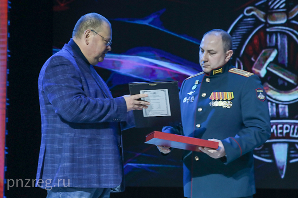 Олег Мельниченко поздравил сотрудников и ветеранов военной контрразведки с 80-летием организации