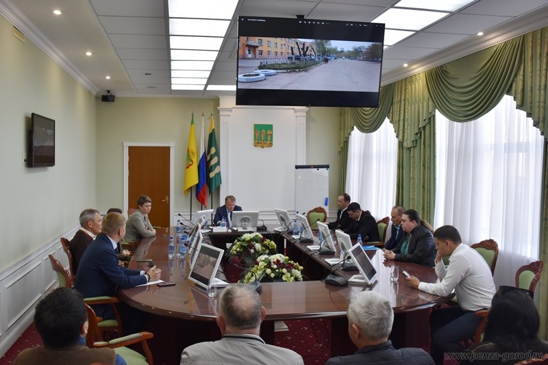 Глава города Пензы Александр Басенко обсудил с бизнесменами ремонт ул. Байдукова