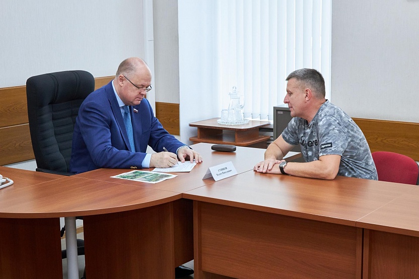 Вадим Супиков провел прием граждан в Законодательном Собрании