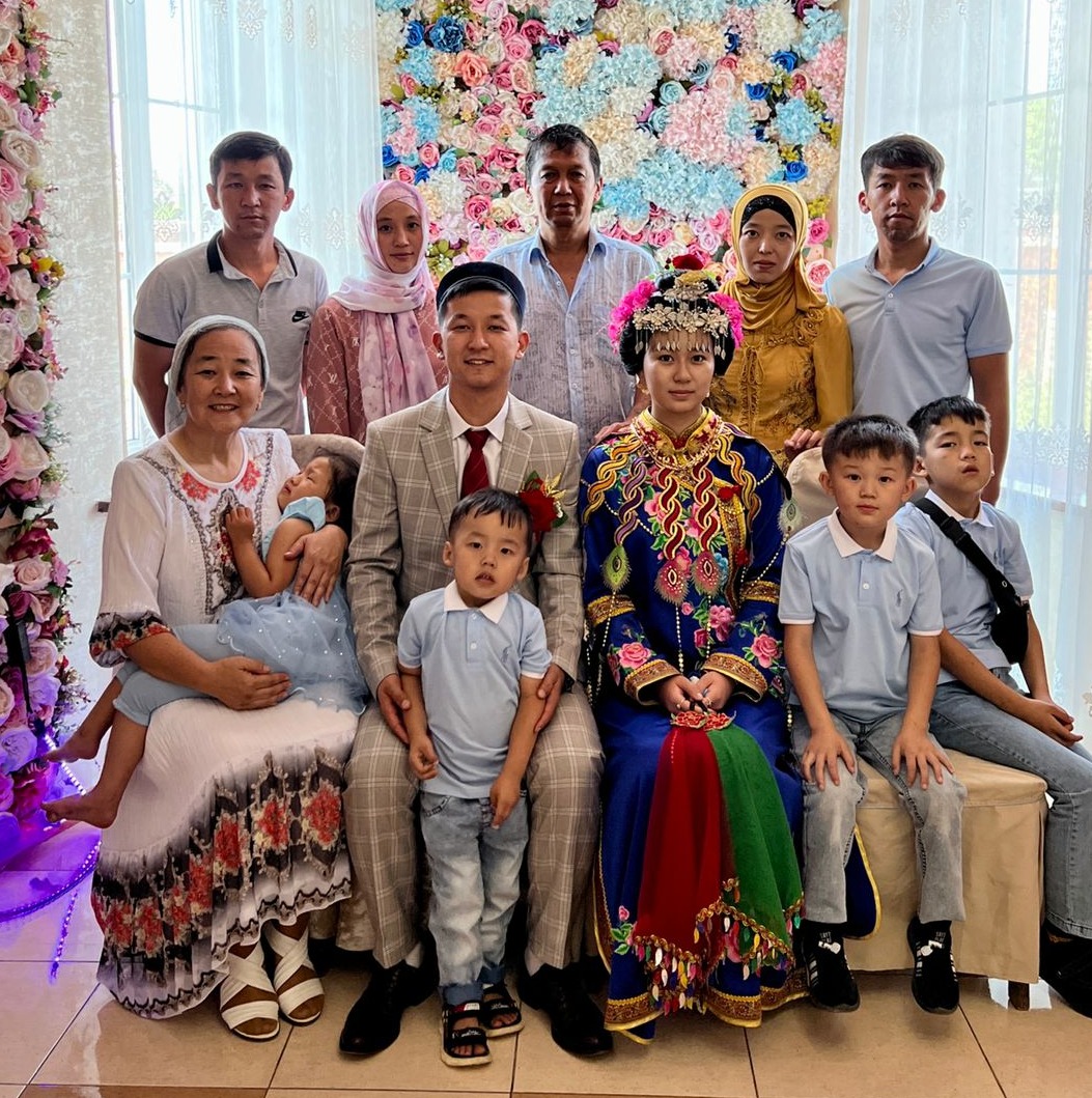 Большая семья из Республики Казахстан стала гражданами Российской Федерации
