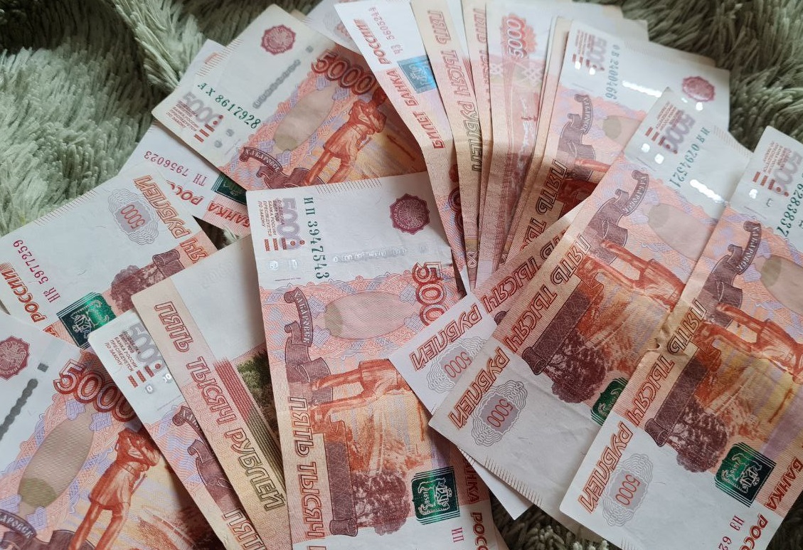 Поверив мнимому сотруднику банка, мужчина отдал 445 000 рублей