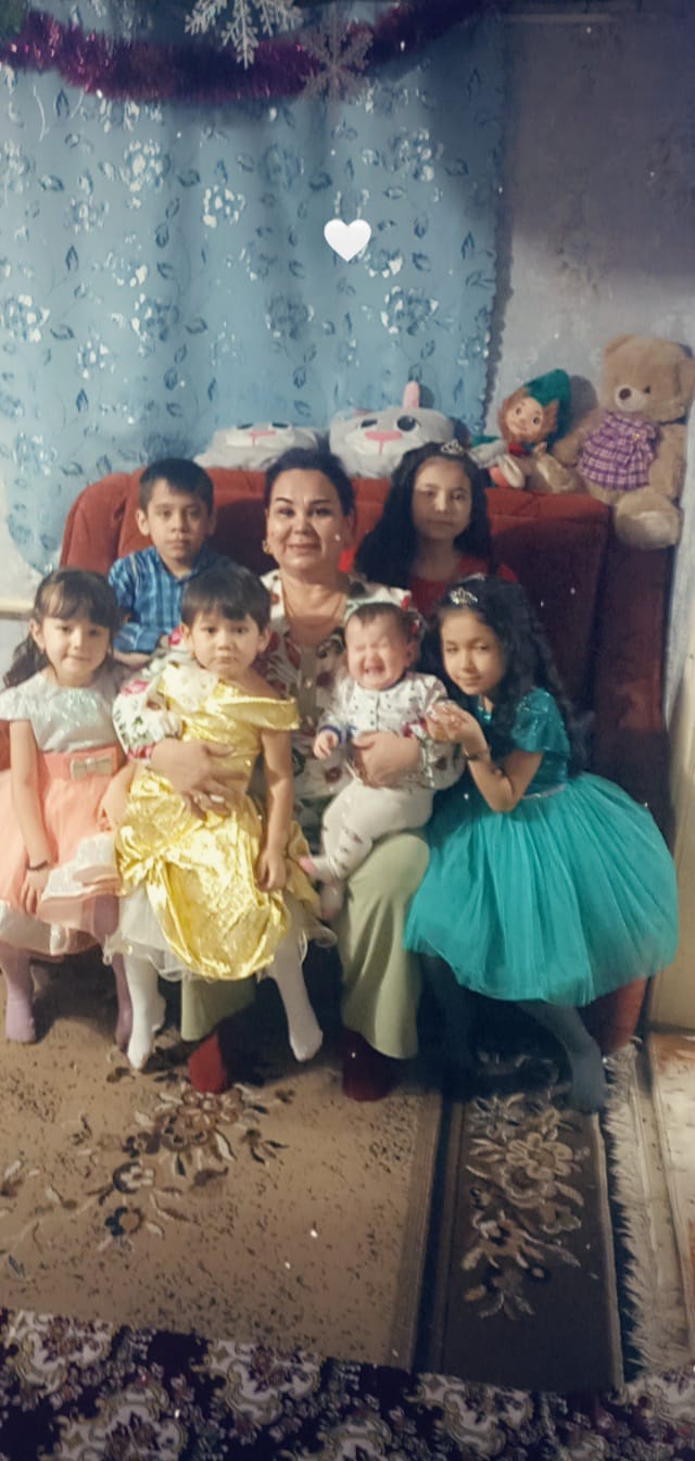 Более 20 лет в России. Семья из Республики Узбекистан стала гражданами Российской Федерации