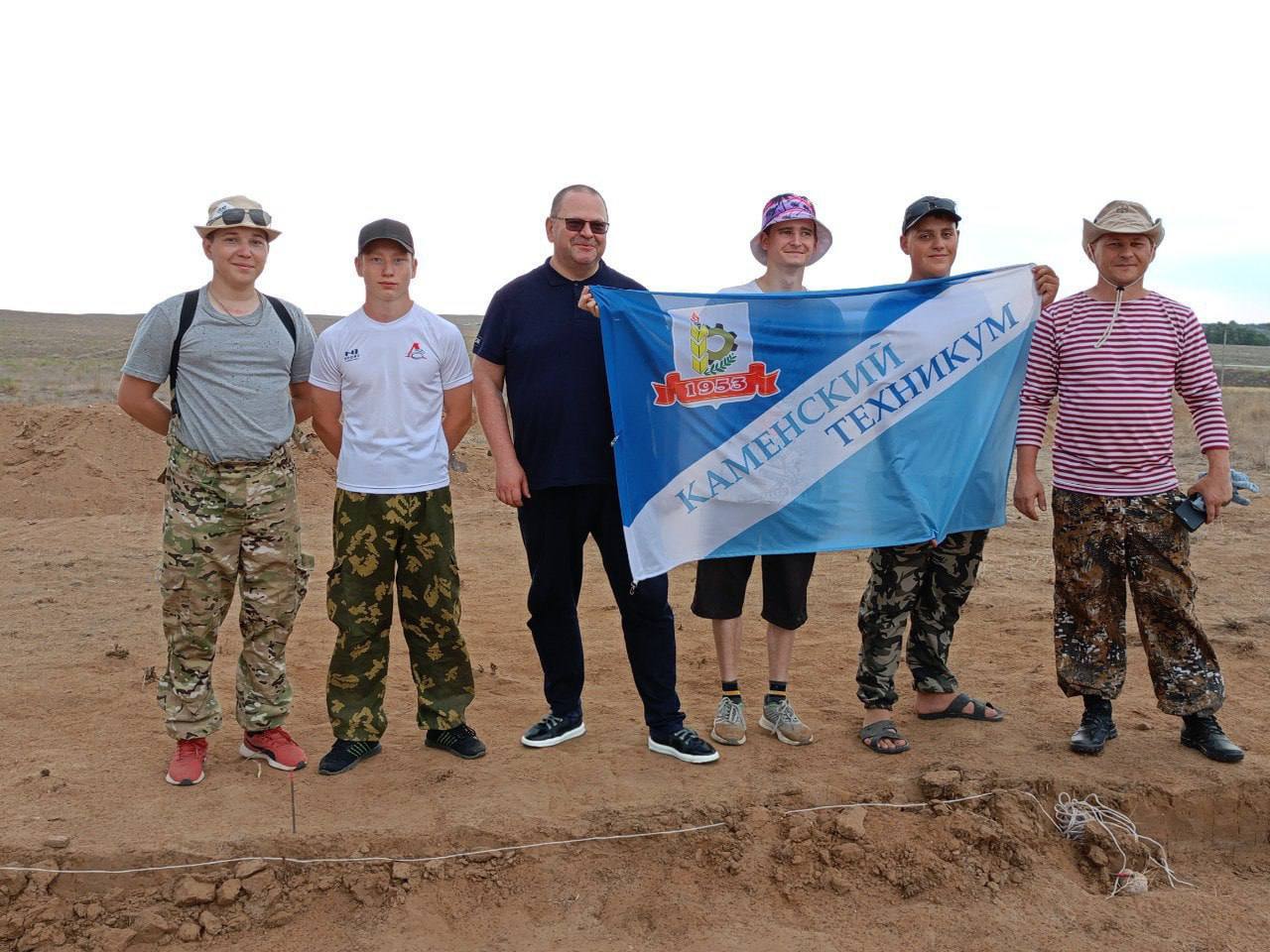 Очередной отпуск губернатор Олег Мельниченко начал с посещения раскопок в предполагаемом месте захоронения хана Батыя
