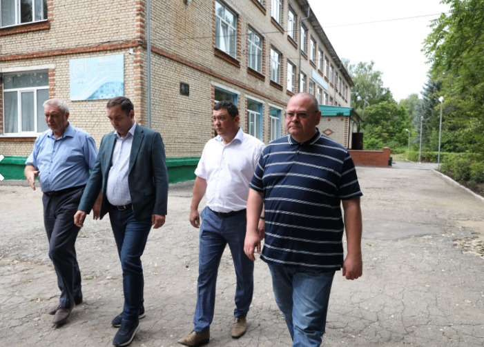 В Сосновоборском районе идет ремонт трех учебных заведений