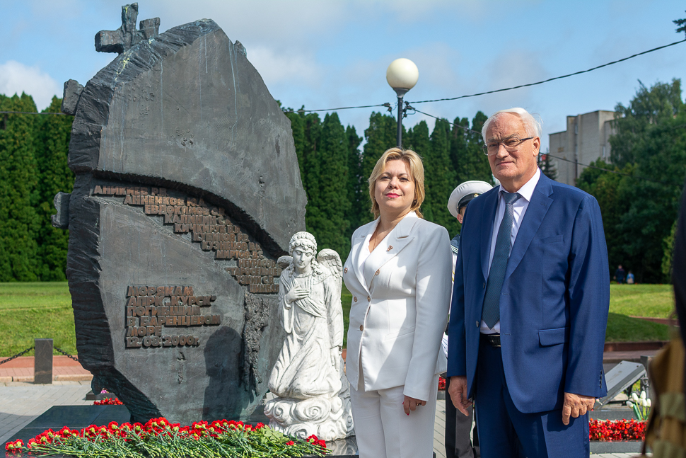 Николай Симонов почтил память пензенских участников битвы на Курской дуге