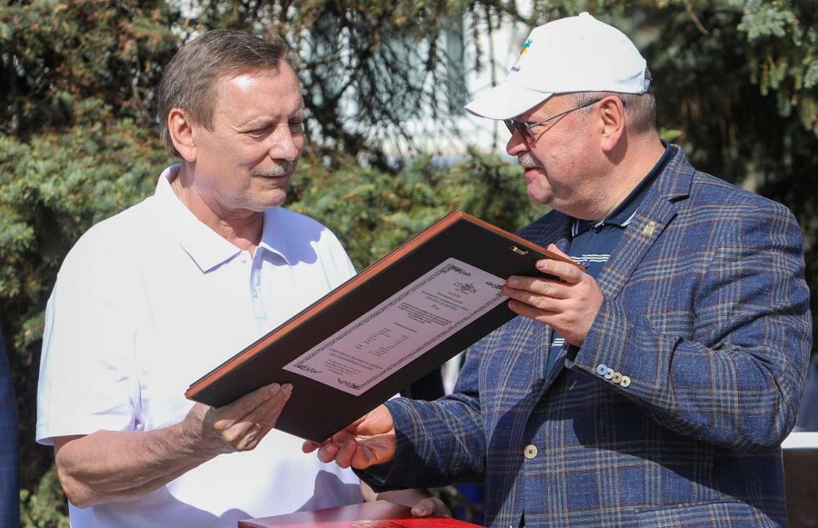 Губернатор Олег Мельниченко поздравил Заречный с 65-летием со дня основания