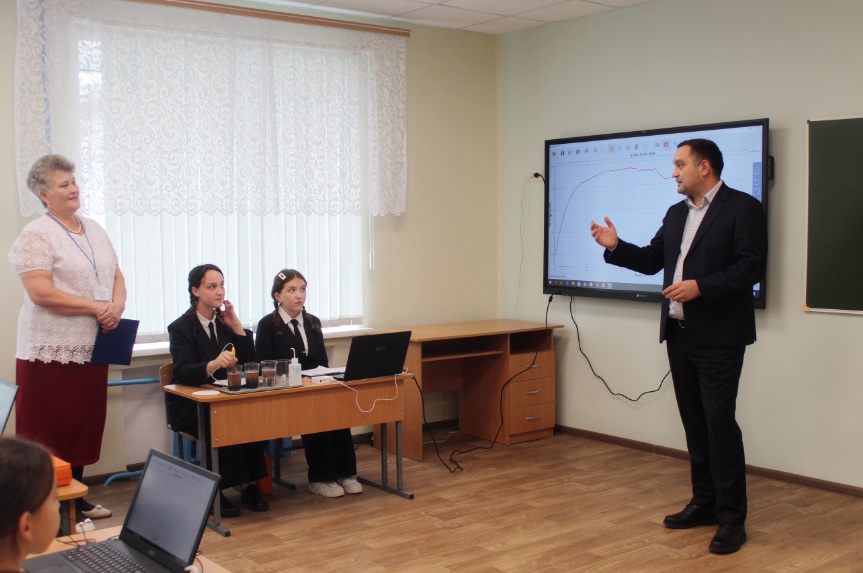 Глава пензенского министерства образования проверил итоги модернизации школы в Кикино