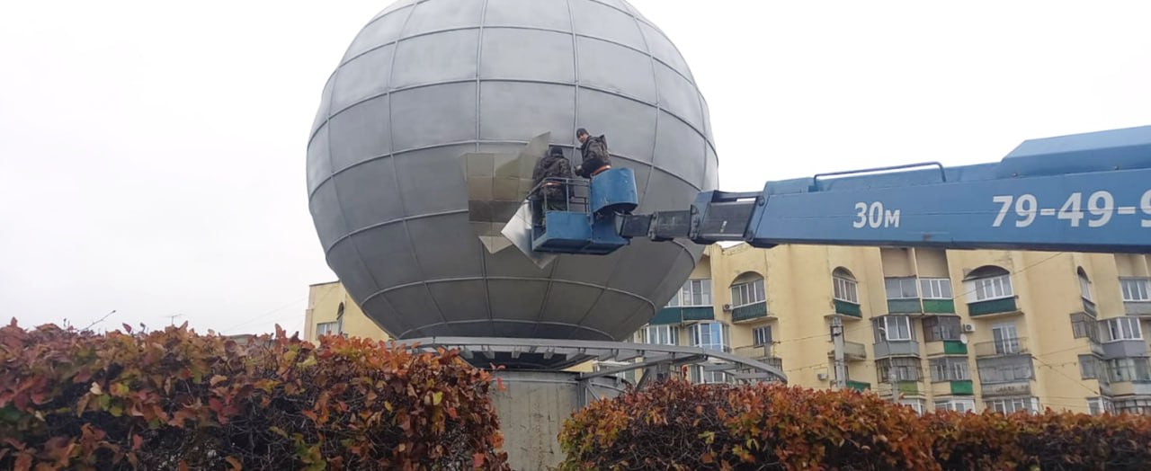 На монумент «Глобус» в Пензе устанавливают материки