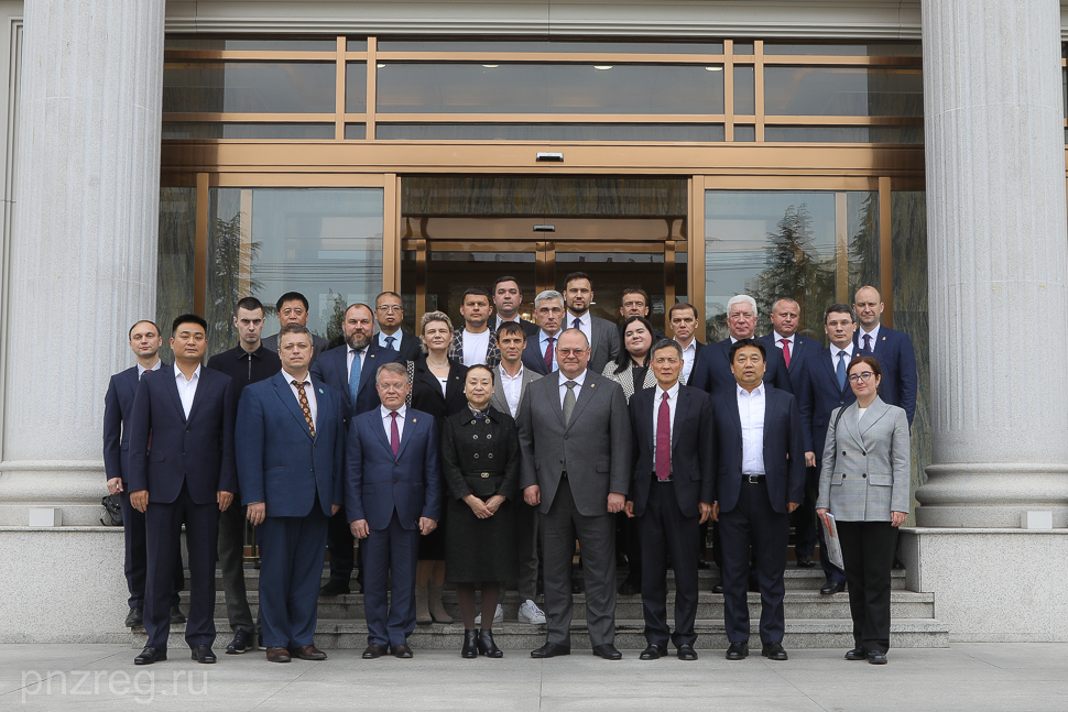 Пензенский губернатор принял участие в открытии инновационного центра науки и технологий в Китае