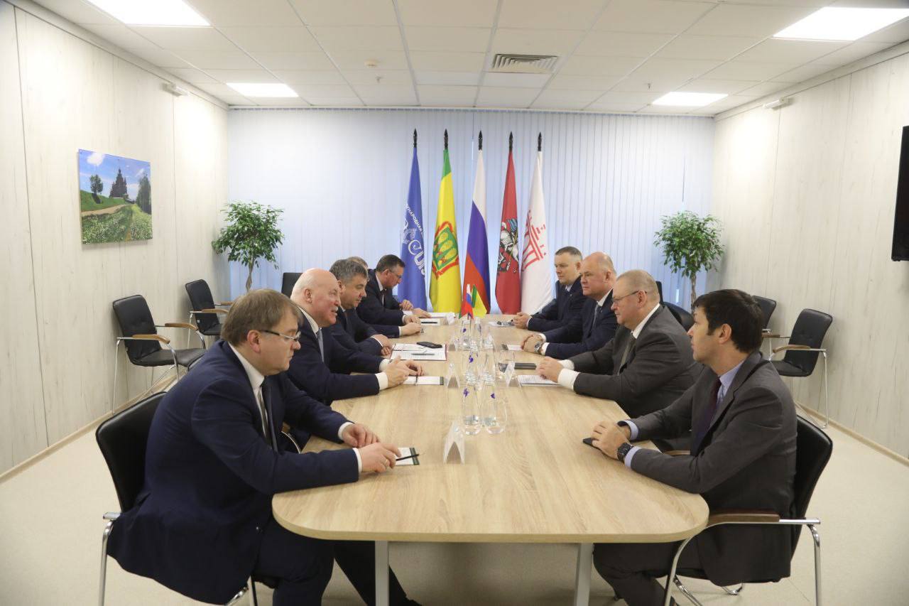 Олег Мельниченко провел первые встречи на Дне Пензенской области на выставке-форуме «Россия»