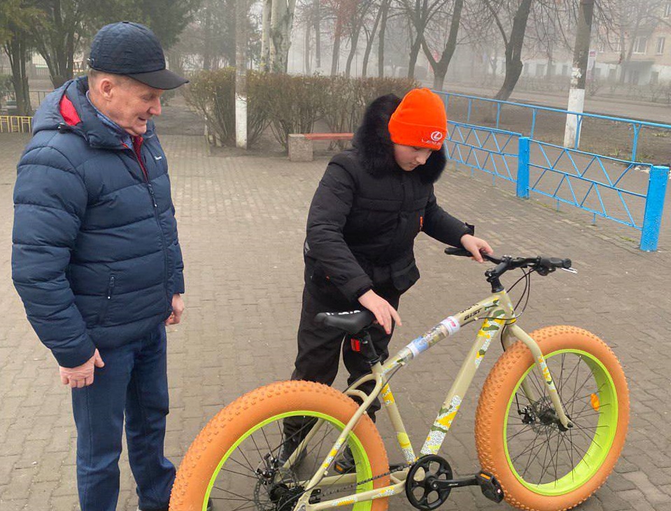 Губернатор Олег Мельниченко исполнил новогоднюю мечту юного жителя Токмака