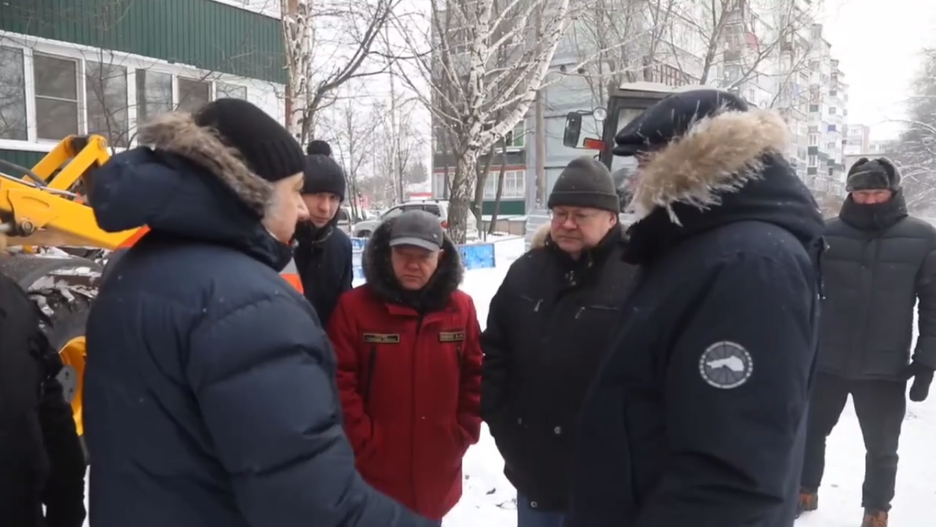Олег Мельниченко следит за ходом устранения коммунальной аварии в Арбеково