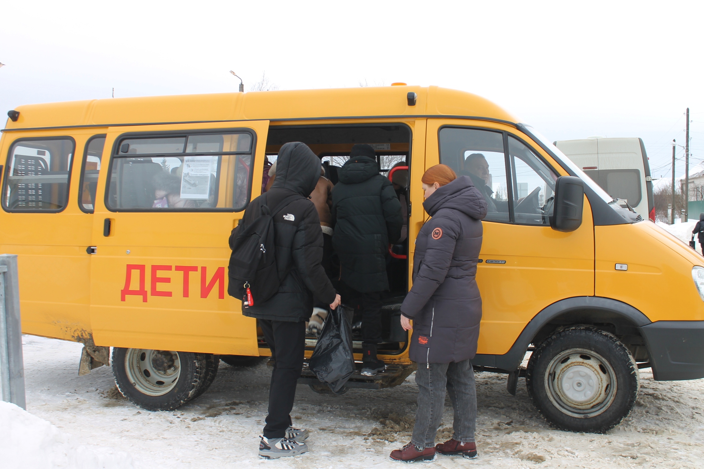 Школа № 17 в Кузнецке получила автобус