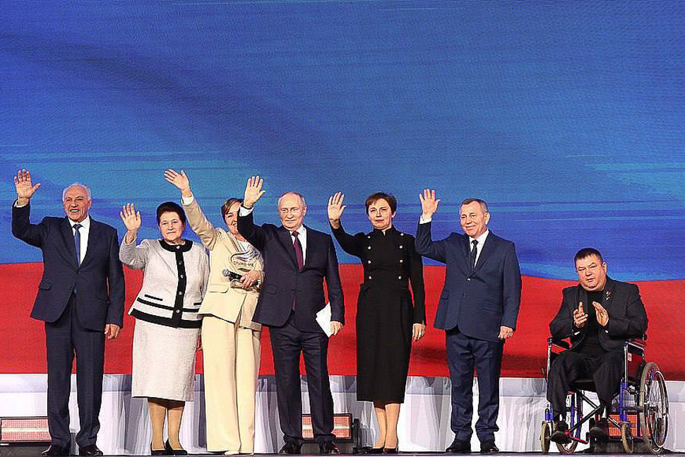 Президент Владимир Путин наградил многодетную мать из Вадинского района
